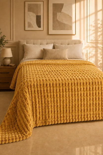TEXTURED PLUSH BLANKET - GOLDEN MUSTARD image 0