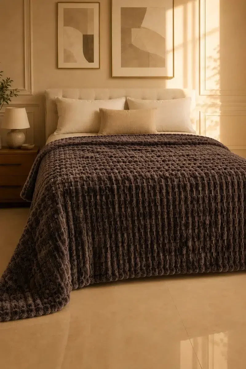 TEXTURED PLUSH BLANKET - CHOCOLATE BROWN image 0
