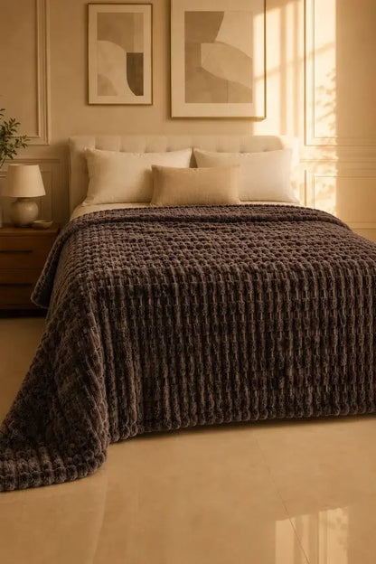TEXTURED PLUSH BLANKET - CHOCOLATE BROWN image 0
