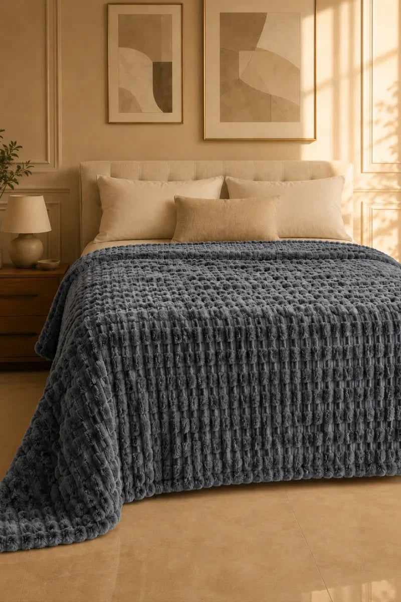 TEXTURED PLUSH BLANKET - CHARCOAL GREY image 0